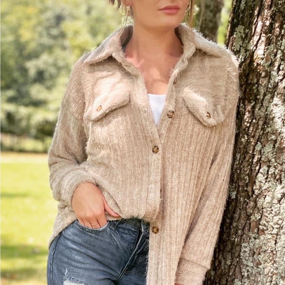 🎄Oatmeal WOMEN’S FUZZY SHACKET🎄